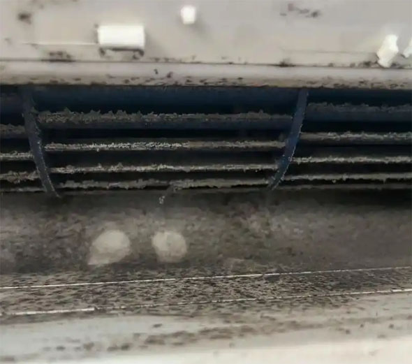 炉霍空调吹的风有股烧焦味是怎么回事